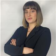 Sei alla ricerca di una persona che oltre a nuova lingua può anche insegnarti a conoscere la cultura Americana ed Inglese?